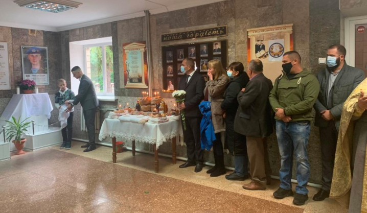 У Новоселиці відкрили меморіальну дошку на честь воїна АТО Максима Доника