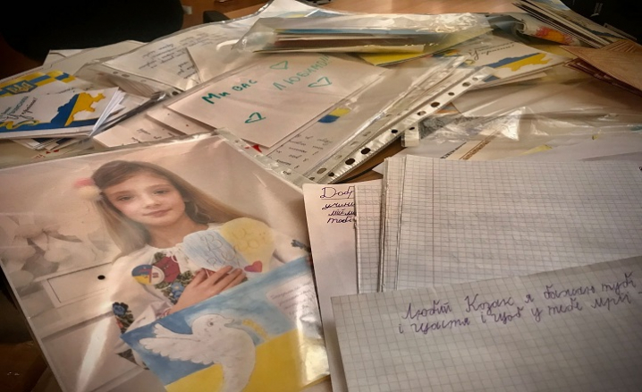 Буковинські школярі відправили листи пораненим військовим