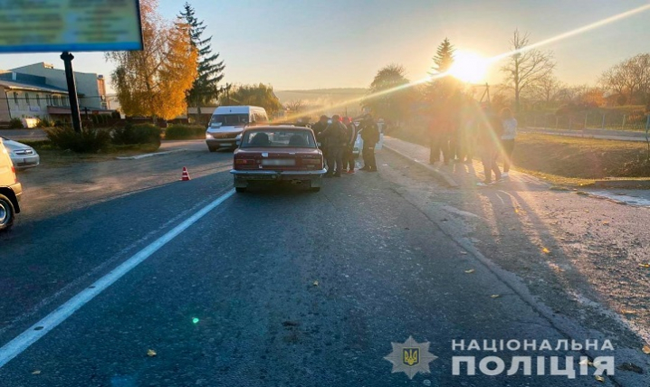 На Буковині у селі Кам'яна автомобіль збив жінку-пішохода
