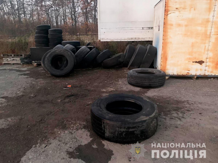 У селі Магала чоловік, намагаючись спалити ресторан, закинув палаючі шини у будівлю У селі Магала чоловік, намагаючись спалити ресторан, закинув палаючі шини у будівлю