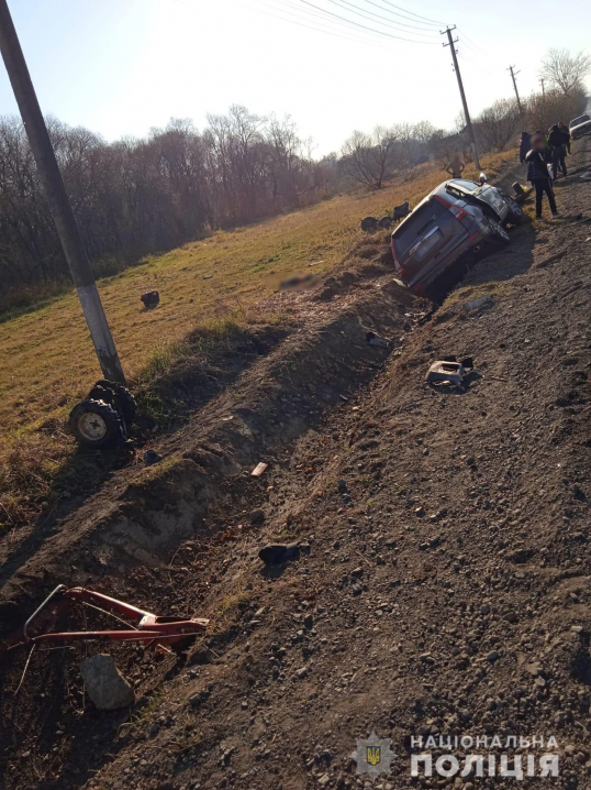 У ДТП на Вижниччині загинули двоє чоловіків: авто в‘їхало у мотоблок