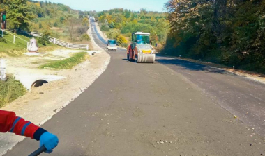 На Буковині триває ремонт дороги «Сторожинець – КПП «Красноїльськ» 