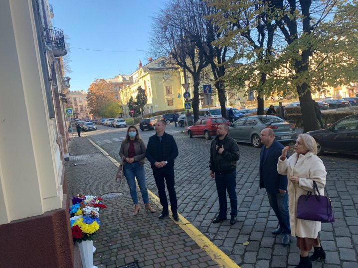 На Театральній площі Чернівців відзначили 103 річницю Буковинського віча