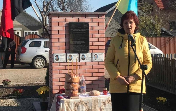 У Мамаївцях відкрили пам'ятний знак воїнам ОУН У Мамаївцях відкрили пам'ятний знак воїнам ОУН