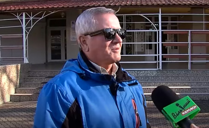 Чернівчани обурені: у місті чимало проблем, а мер засмагає за кордоном