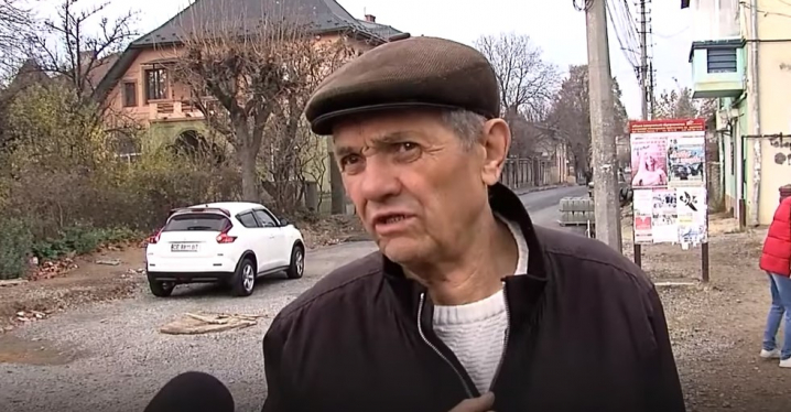 Чернівчани обурені: у місті чимало проблем, а мер засмагає за кордоном