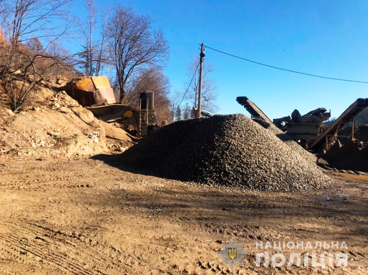 На Буковині невідомі незаконно видобували гравій: їх виявили за допомогою аеророзвідки На Буковині невідомі незаконно видобували гравій: їх виявили за допомогою аеророзвідки