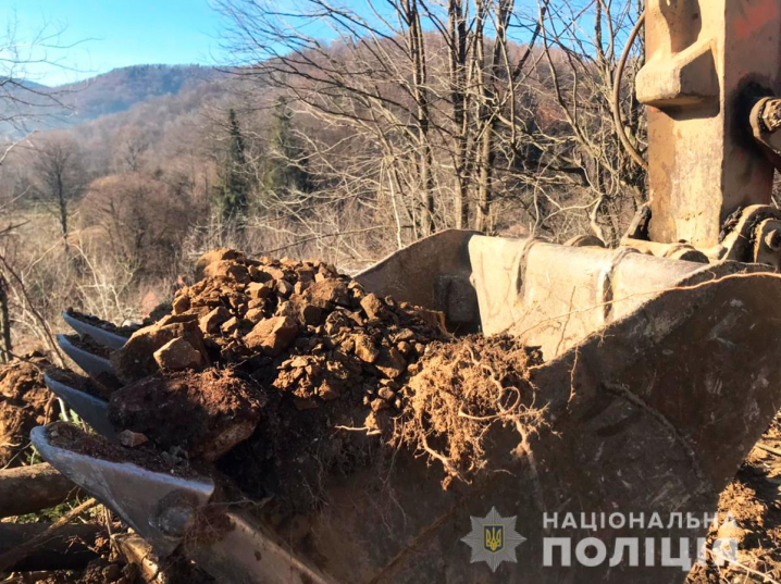 На Буковині невідомі незаконно видобували гравій: їх виявили за допомогою аеророзвідки На Буковині невідомі незаконно видобували гравій: їх виявили за допомогою аеророзвідки