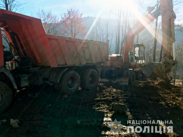 На Буковині невідомі незаконно видобували гравій: їх виявили за допомогою аеророзвідки На Буковині невідомі незаконно видобували гравій: їх виявили за допомогою аеророзвідки