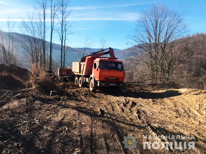 На Буковині невідомі незаконно видобували гравій: їх виявили за допомогою аеророзвідки На Буковині невідомі незаконно видобували гравій: їх виявили за допомогою аеророзвідки