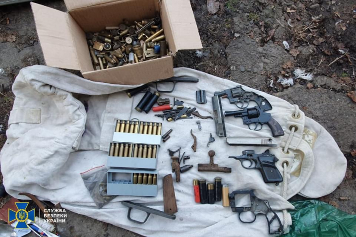 Двоє чоловіків на Буковині облаштували підпільну зброярню 