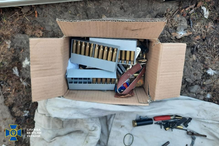 Двоє чоловіків на Буковині облаштували підпільну зброярню 