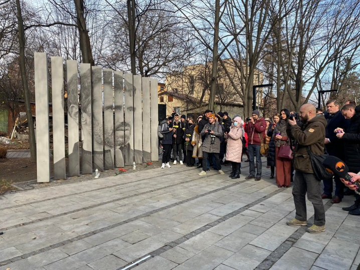 У Чернівцях відбулось відкриття Меморіалу пам’яті Героїв Небесної Сотні