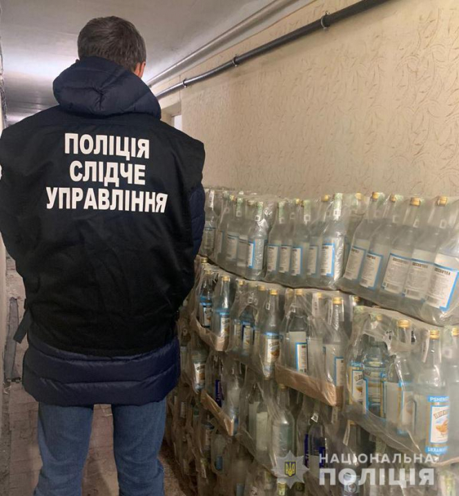 На Буковині поліція викрила  масштабне виробництво фальсифікованої горілки