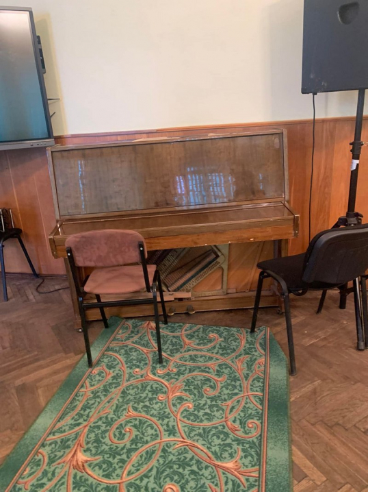 У цій школі час зупинився ще в 70-х роках минулого століття: депутатка показала стан навчального закладу у центрі міста У цій школі час зупинився ще в 70-х роках минулого століття: депутатка показала стан навчального закладу у центрі міста