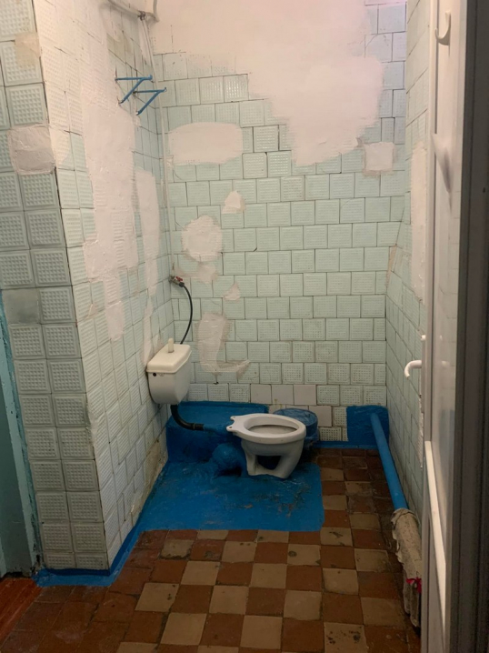 У цій школі час зупинився ще в 70-х роках минулого століття: депутатка показала стан навчального закладу у центрі міста У цій школі час зупинився ще в 70-х роках минулого століття: депутатка показала стан навчального закладу у центрі міста