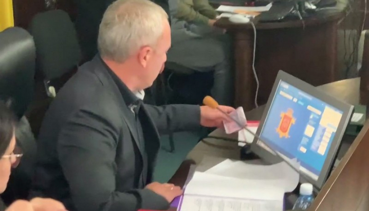 Літня жінка подарувала Клічуку свою пенсію 1854 грн і побажала провести на них Новий рік