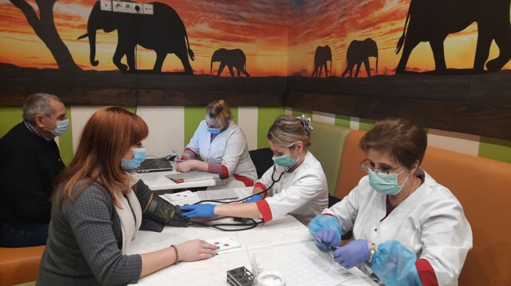 Мистецтво донорства: У Чернівцях бажаючі здавали кров у торгівельному центрі DEPOt