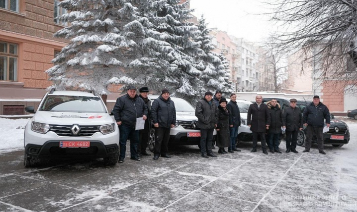 Амбулаторії чотирьох громад на Буковині отримали позашляховики