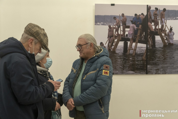 У Чернівцях пройшла виставка художника Броніслава Тутельмана "H2O"