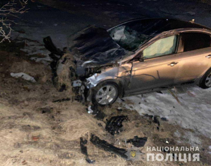 У місті Сторожинець автівка перекинулась у кювет: троє буковинців отримали травми