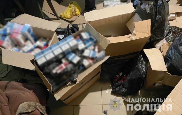 На Буковині викрили жінку, яка торгувала цигарками без дозвільних документів