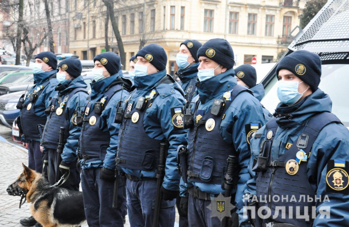 Буковинські поліцейські посилено охороняють безпеку жителів Чернівецької області 