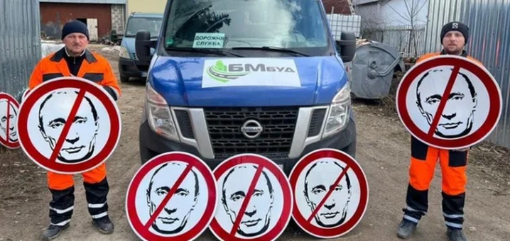 "Окупантам рух заборонено": Укравтодор затвердив нові дорожні знаки