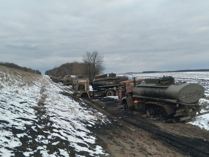 На Сумщині знищено велику колону російських бензовозів (фото)