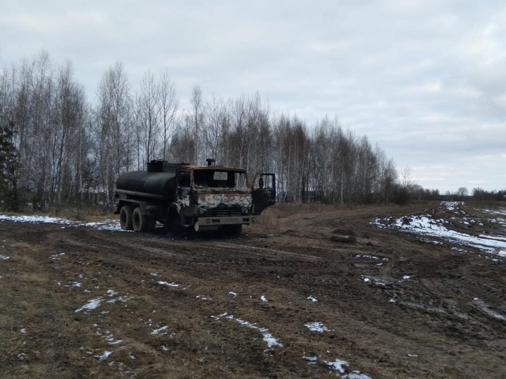 На Сумщині знищено велику колону російських бензовозів (фото)