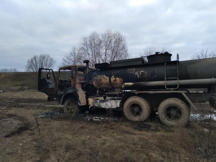 На Сумщині знищено велику колону російських бензовозів (фото)