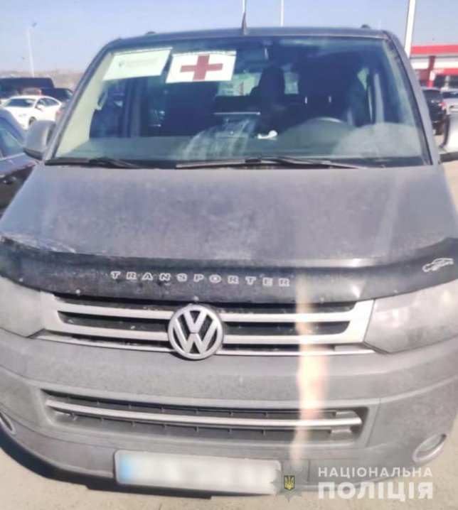 Двоє китайців намагались незаконно вивезти з України немовлят, яких народили сурогатні матері