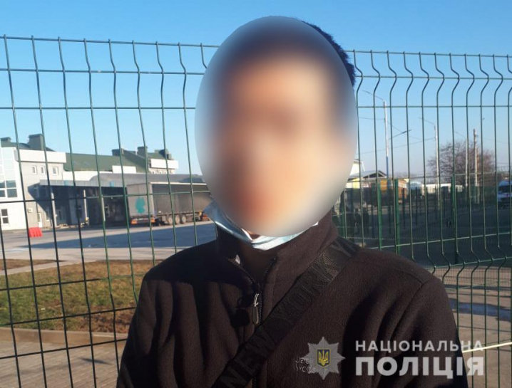 Двоє китайців намагались незаконно вивезти з України немовлят, яких народили сурогатні матері