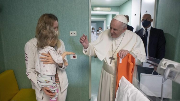 Папа Римський відвідав українських дітей у педіатричній лікарні Ватикана