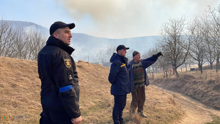 Рятувальники та правоохоронці під час рейдів виявляють паліїв трави