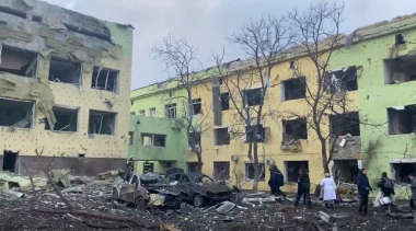 Російська авіація розбомбила дитячу лікарню в Маріуполі