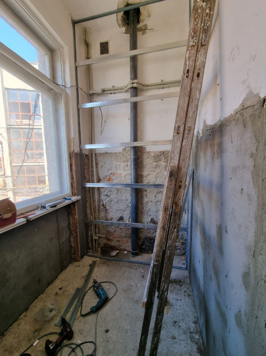 Допомога переселенцям: у місті Хуст будують новий хостел для переселенців Допомога переселенцям: у місті Хуст будують новий хостел для переселенців