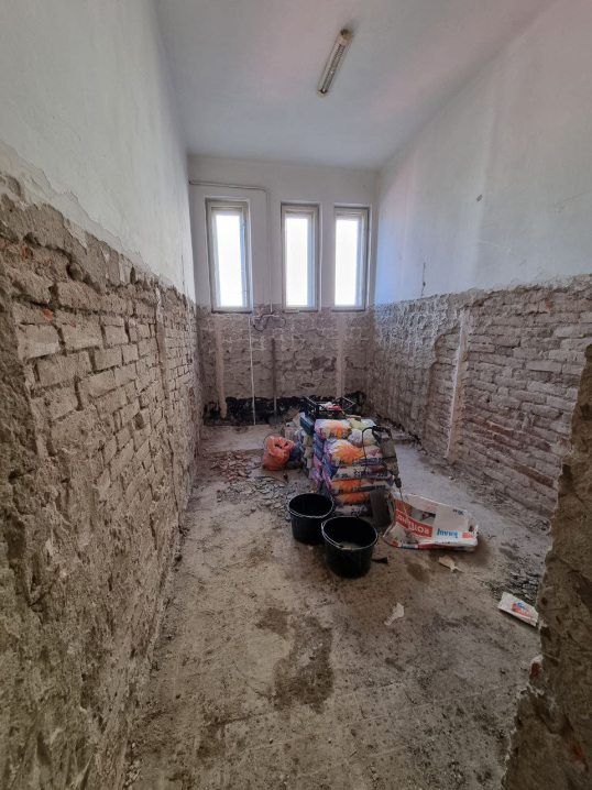 Допомога переселенцям: у місті Хуст будують новий хостел для переселенців Допомога переселенцям: у місті Хуст будують новий хостел для переселенців