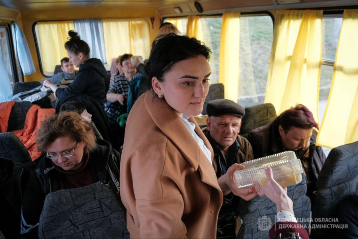Врятовано понад 400 людей: у Чернівці прибув евакуаційний потяг із Покровська, що на Донеччині