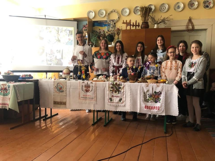 На Буковині діти переселенці взяли участь у майстеркласі з писанкарства 