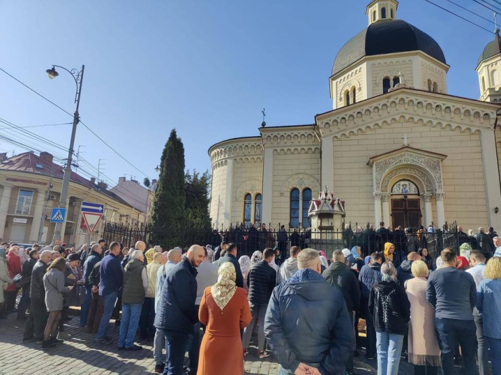 Рекордна кількість вірян прийшла на Великдень до українських церков у Чернівцях