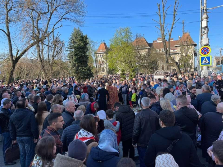 Рекордна кількість вірян прийшла на Великдень до українських церков у Чернівцях