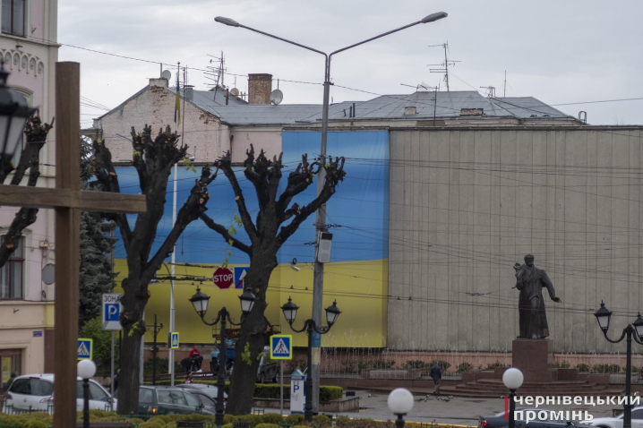 У Чернівцях оновили пам‘ятник позаду пам‘ятника Тараса Шевченка (ФОТО) 