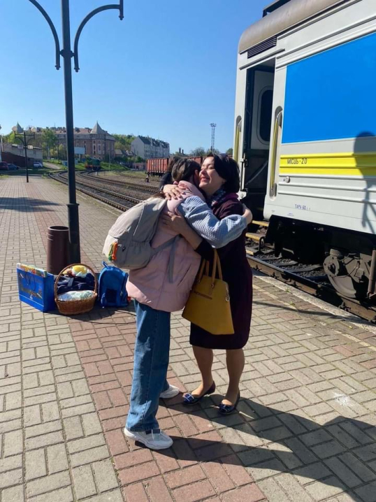Кіра Обединська, яку росіяни примусово вивезли з Маріуполя, приїхала в Чернівці Кіра Обединська, яку росіяни примусово вивезли з Маріуполя, приїхала в Чернівці