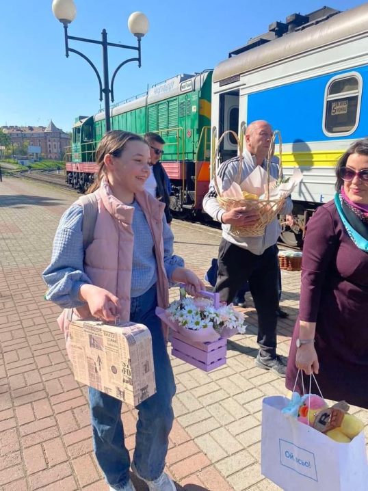 Кіра Обединська, яку росіяни примусово вивезли з Маріуполя, приїхала в Чернівці Кіра Обединська, яку росіяни примусово вивезли з Маріуполя, приїхала в Чернівці