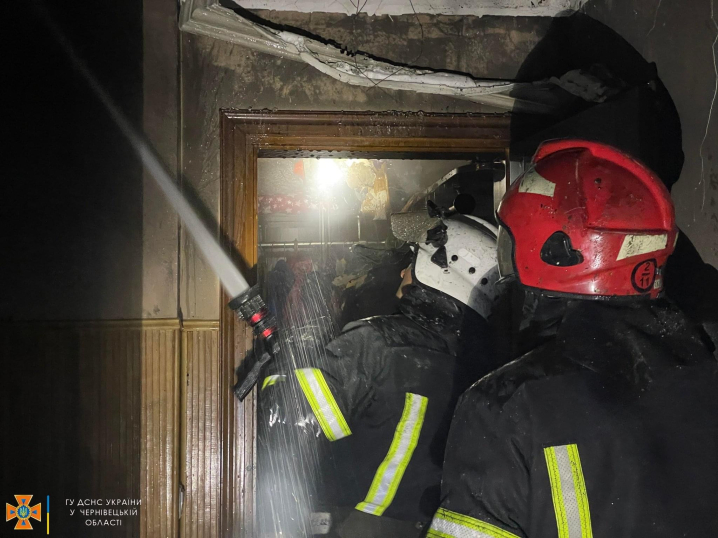 У Чернівцях вогонь ледь не знищив житловий будинок