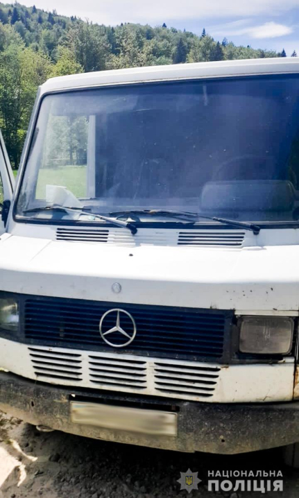 На Буковині чоловік намагався незаконно вивезти із лісництва деревину На Буковині чоловік намагався незаконно вивезти із лісництва деревину