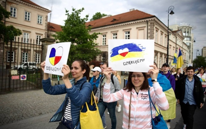 У Варшаві українці провели марш подяки польському народу