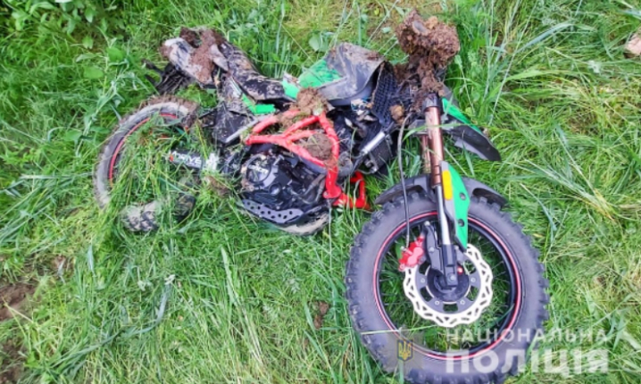 У селі Вікно внаслідок ДТП травмувався 19-річний мотоцикліст