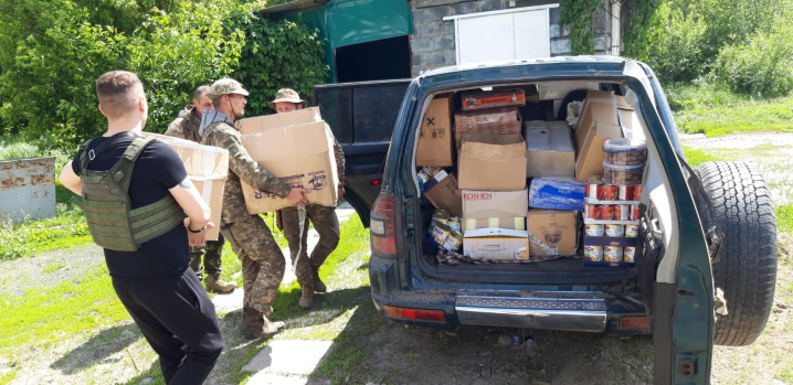 Жителі Недобоївської громади доставили гуманітарну допомогу на передову